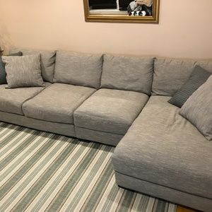 *Excellent 3 Piece Sectional with Chaise Lounger*